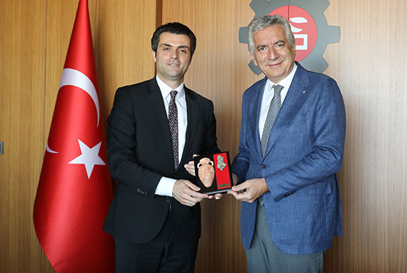 Arnavutluk İstanbul Başkonsolosu Armand Shandro, İSO Yönetim Kurulu Başkanı Erdal Bahçıvan'ı Ziyaret Etti